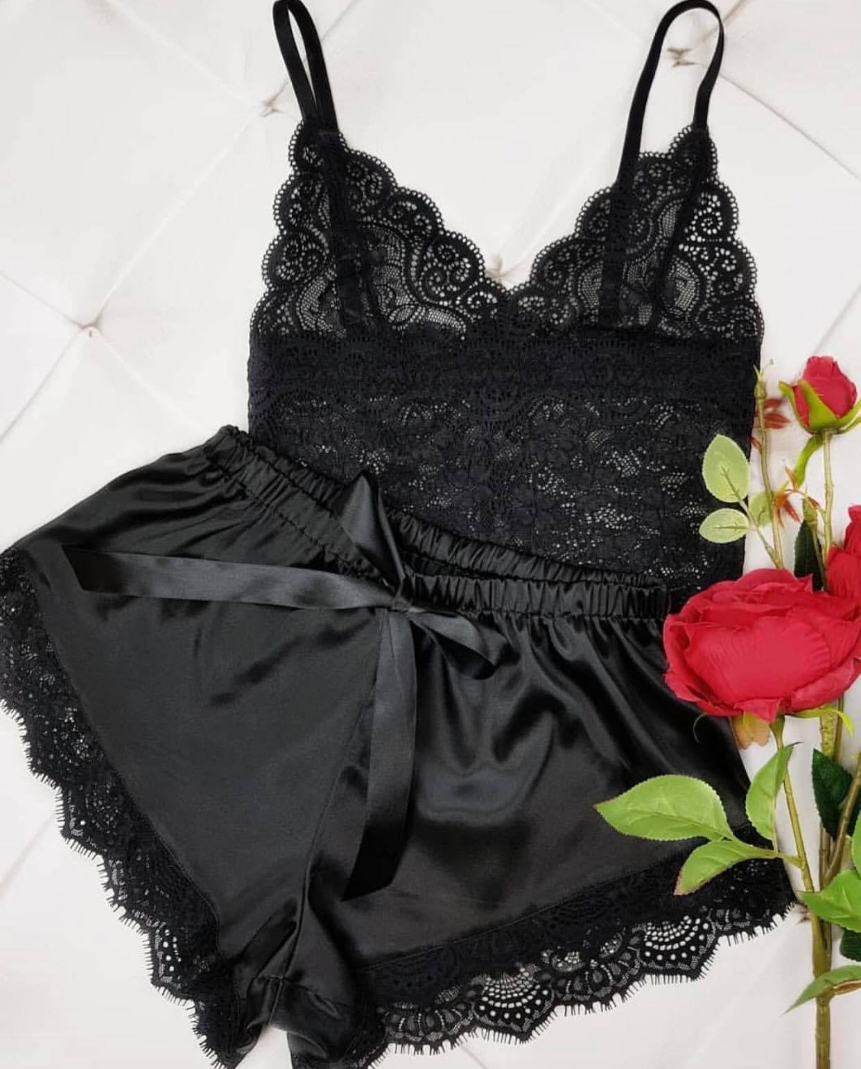 Babydoll Sophia Cetim com Renda Preto