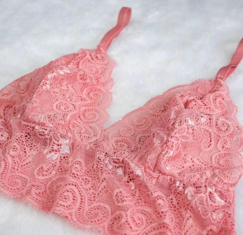 Top de Renda Rosa Confortável